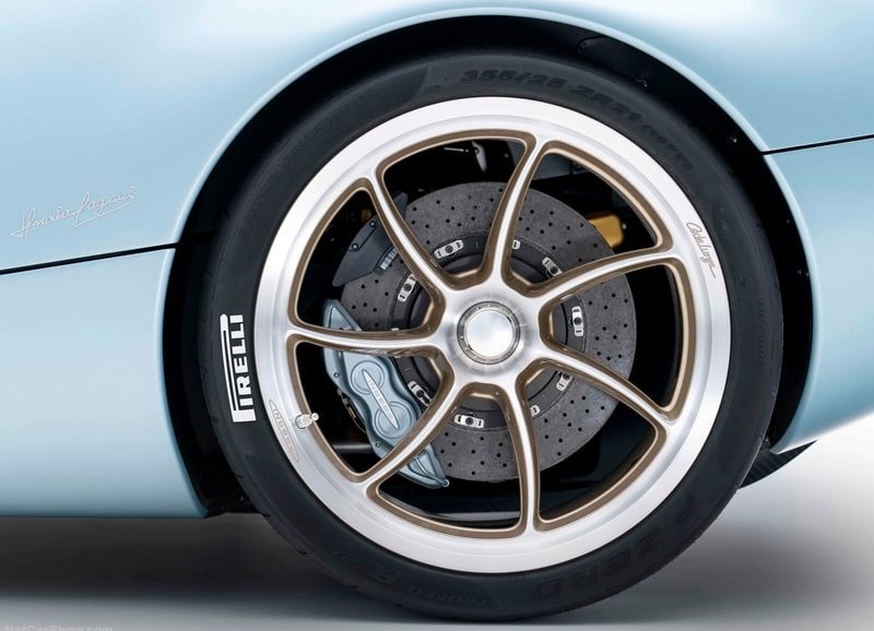 Huayra Codalunga yan gövde görünümü