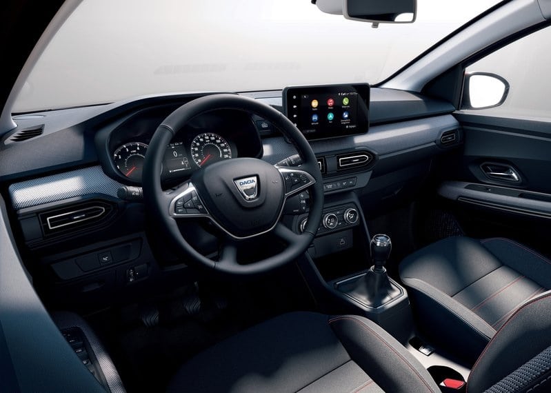 Dacia Jogger kokpiti ve multimedya ekranı