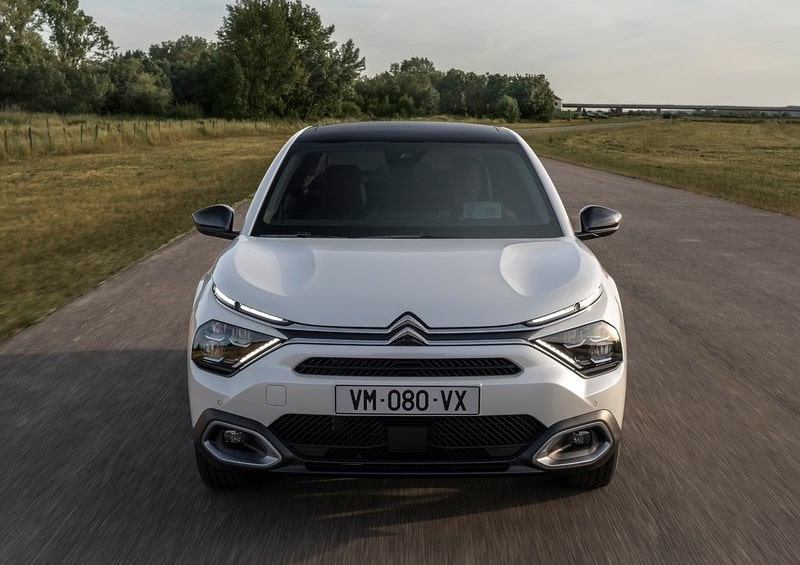 2023 Citroen C4 X Ekim Fiyat Listesi ön cephe görünümü