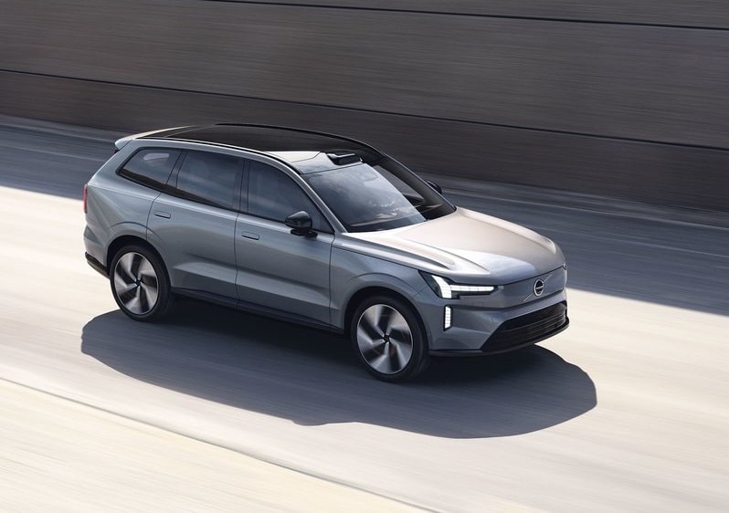 Volvo EX90 yüksek açıdan gövde ve tavan görünümü