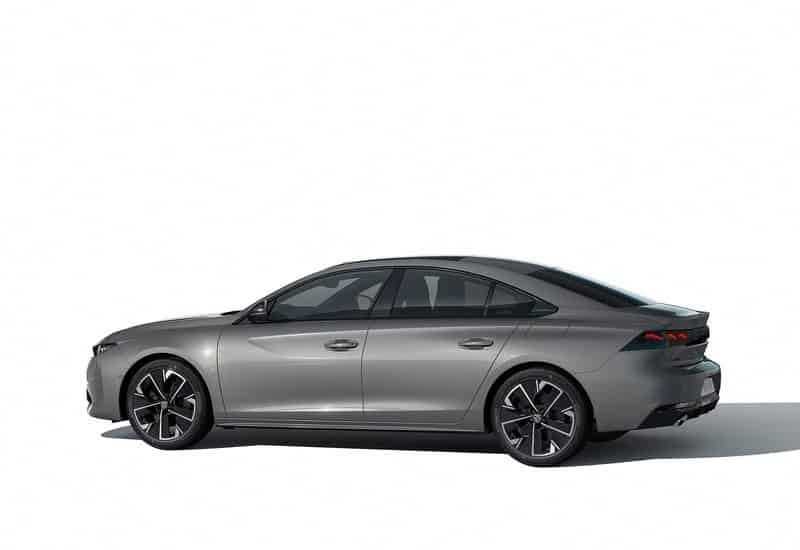 Peugeot 508 yan profil ve fastback tavan çizgisi