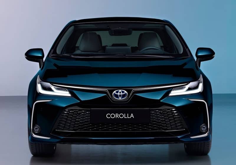 Toyota Corolla Sedan yenilenen ön tasarım stüdyo görünümü