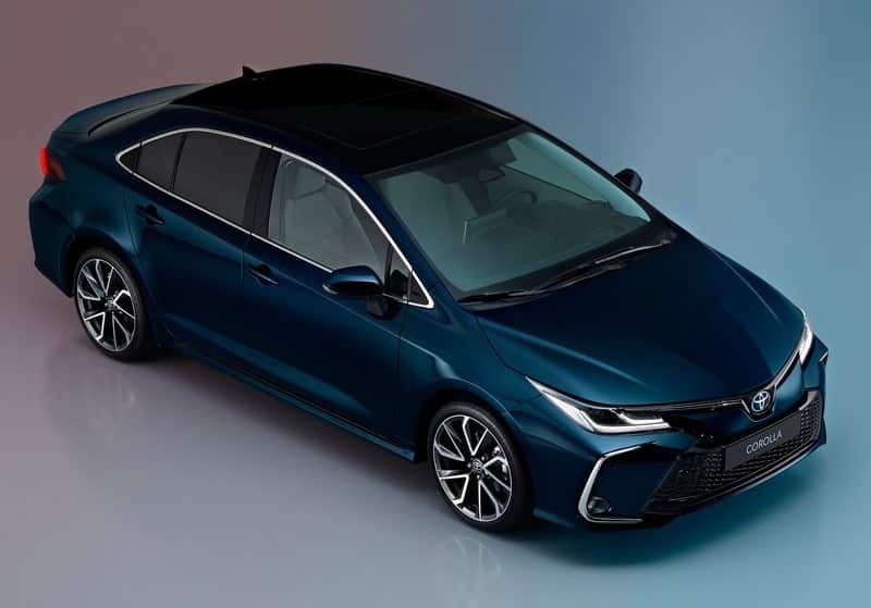 Corolla Sedan üstten dış tasarım ve tavan görünümü