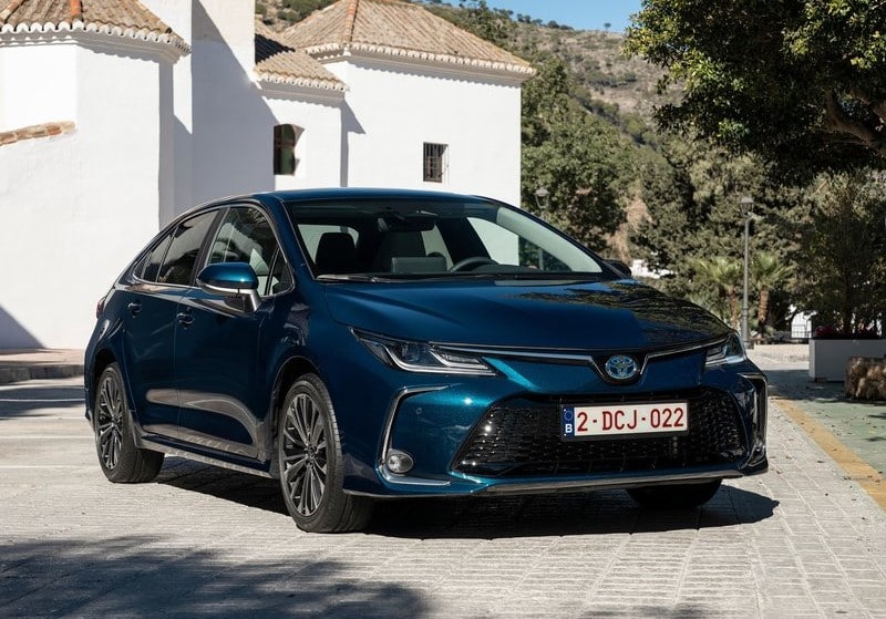 2023 Ağustos Toyota Corolla Sedan Fiyat Listesi yenilenen Corolla Sedan dış görünümü