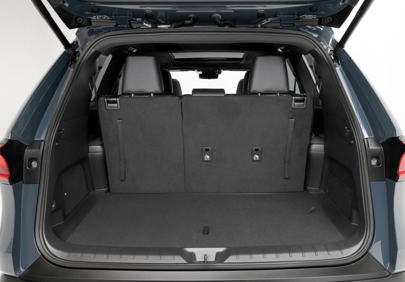 Toyota Grand Highlander üçüncü sıra açıkken bagaj alanı