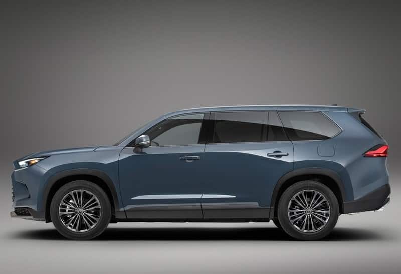 Toyota Grand Highlander yan profil görünümü