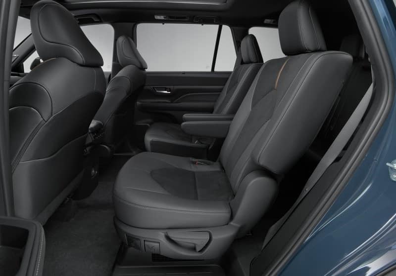 Toyota Grand Highlander ikinci sıra bağımsız koltuklar