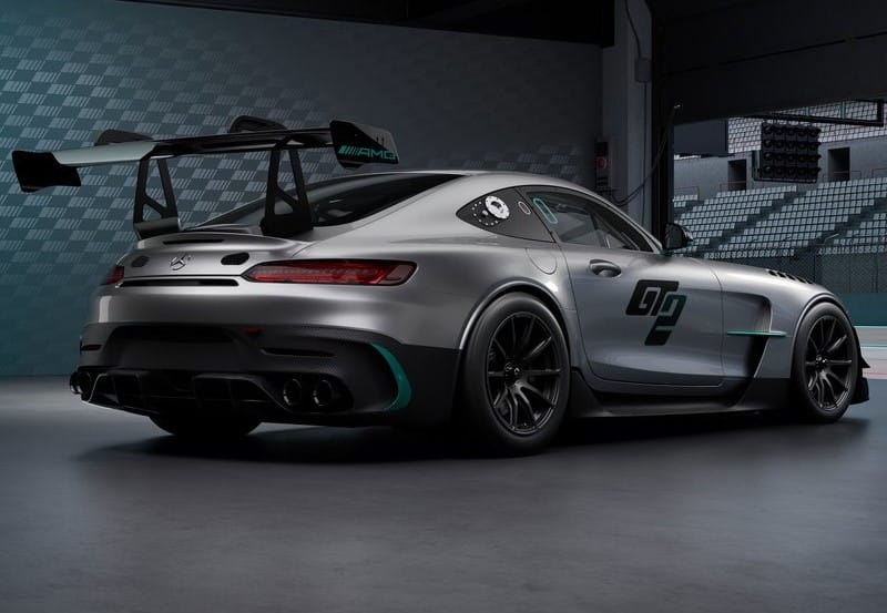 Mercedes-AMG GT2 arka üç çeyrek görünümü ve büyük arka kanat