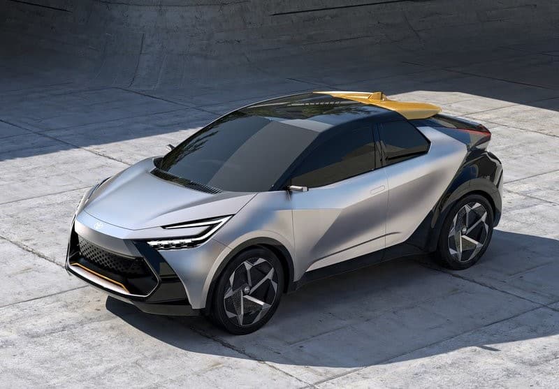 Toyota C-HR Prologue ön üç çeyrek görünümü ve ince far tasarımı