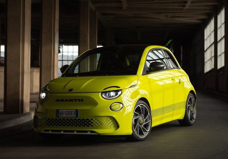 Fiat 500e Abarth otomobil arşiv görseli