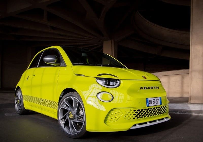 Abarth 500e ön tampon ve far detayları