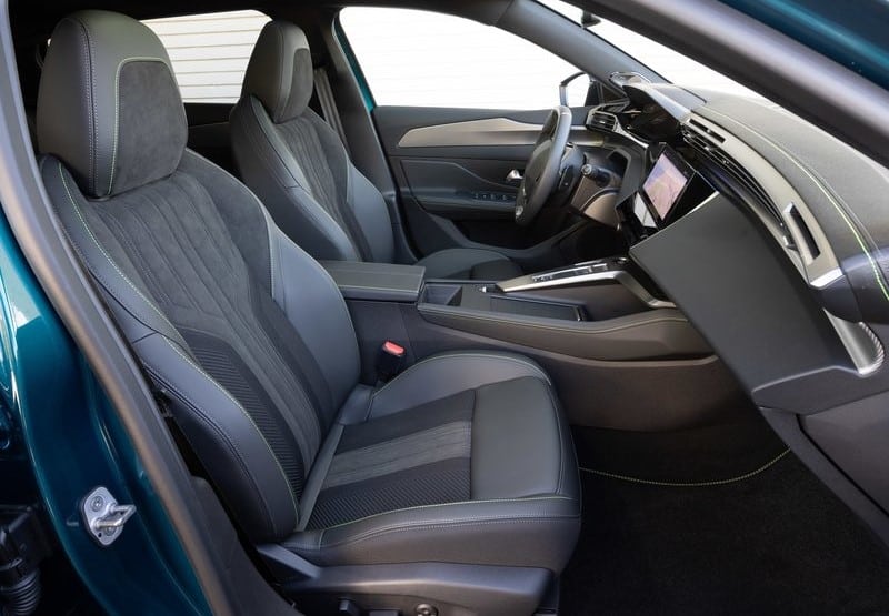 Peugeot 408 ön koltuklar ve ön konsol