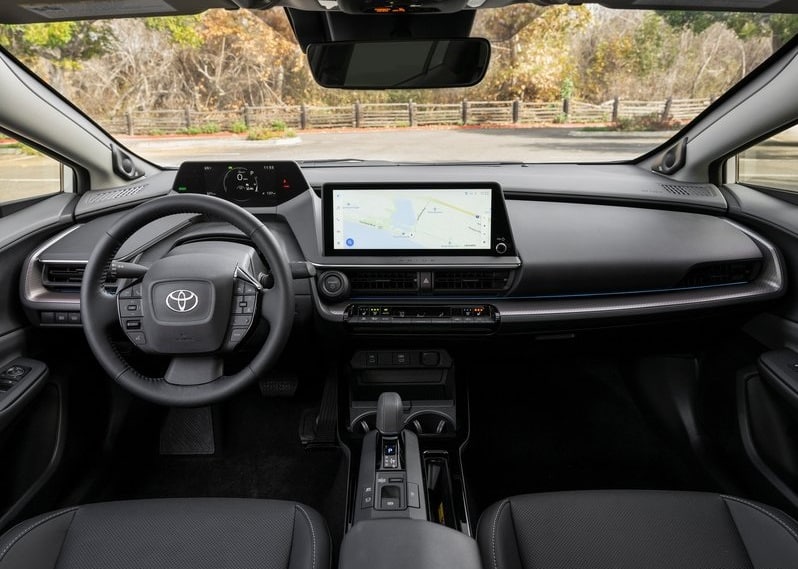 Toyota Prius ön kabin ve gösterge paneli