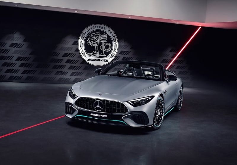 SL63 AMG Motorsport Collectors Edition ön gövde ve PETRONAS renkli alt şeritler