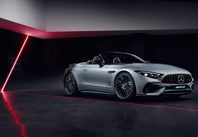 Mercedes-AMG SL özel seri yan profili ve siyah çok kollu jantlar