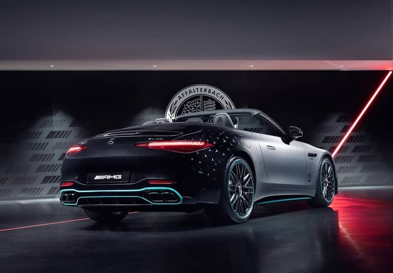 Mercedes-AMG SL 63 siyah arka bölüm yıldız deseni ve difüzör