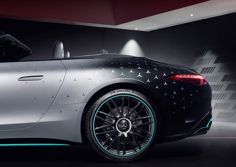 Mercedes-AMG SL 63 yan gövde renk geçişi yıldız deseni ve arka jant