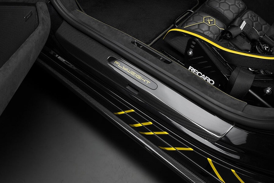 RECARO koltuk kabuğu, karbon eşik ve Flyweight detayları