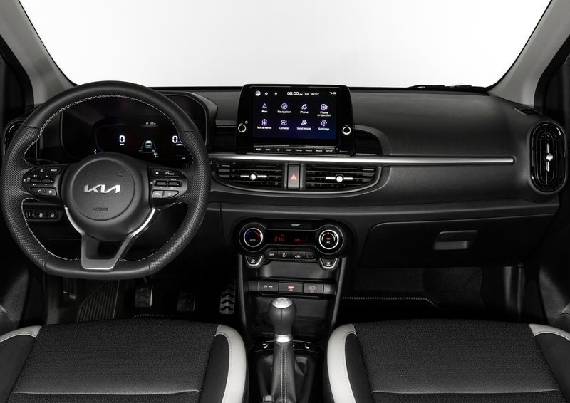 Kia Picanto ön panel ve dijital gösterge görünümü