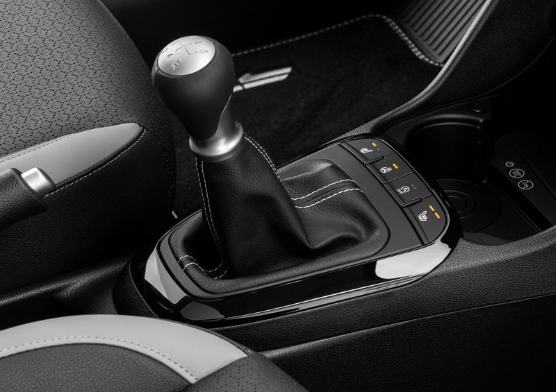 Kia Picanto manuel vites kolu ve konsol düğmeleri