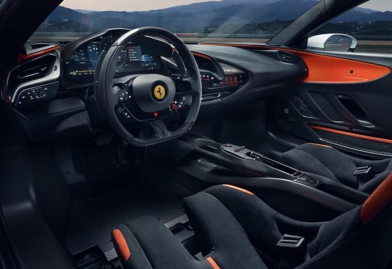 SF90 XX Stradale sürücü kokpiti ve direksiyon