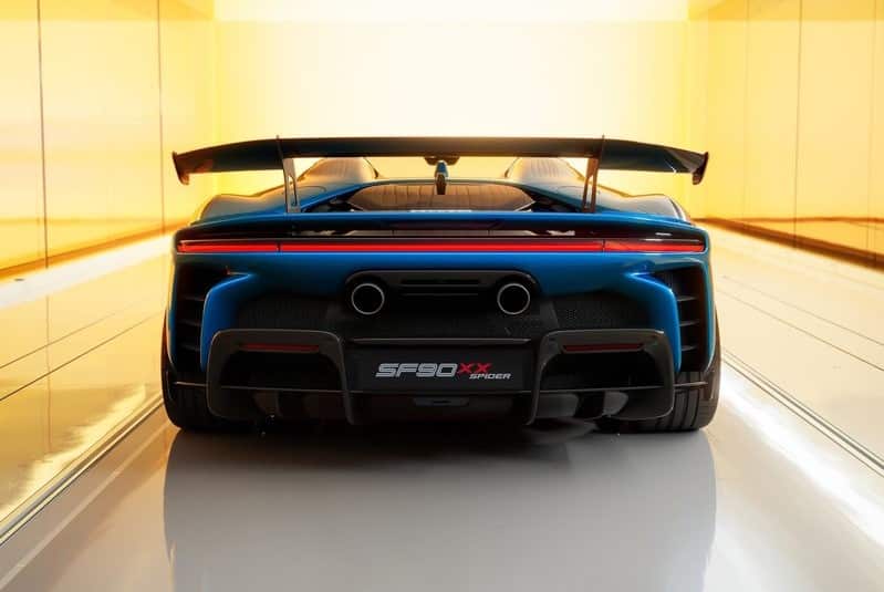 SF90 XX Spider arkadan görünüm sabit kanat yatay stop ve çift egzoz