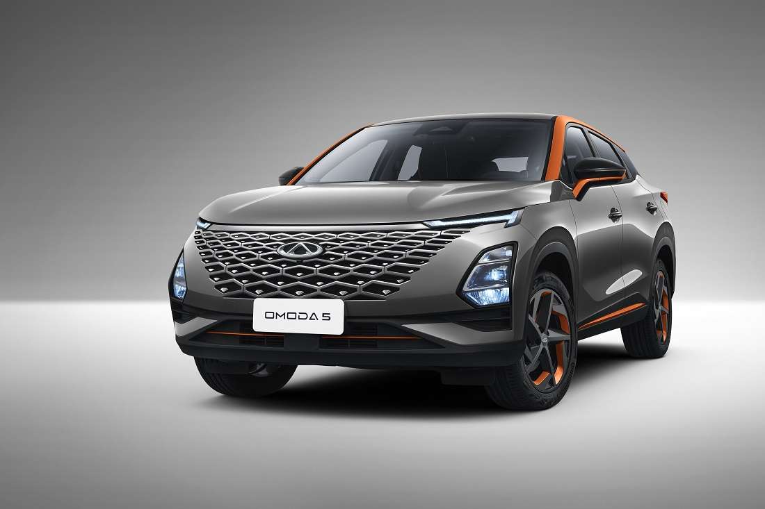 Chery Omoda 5 stüdyo görselinde ön bölüm ve bölünmüş far düzeni