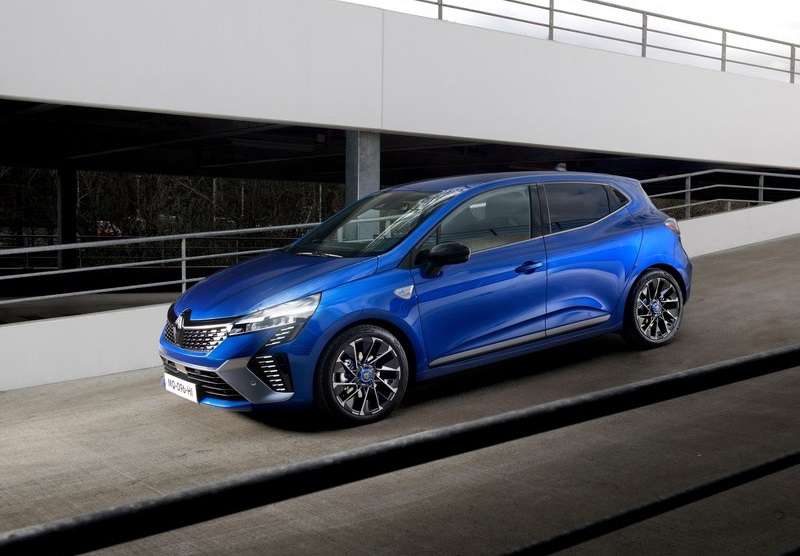 2024 Mart Renault Clio Fiyat Listesi mavi Clio dış görünümü