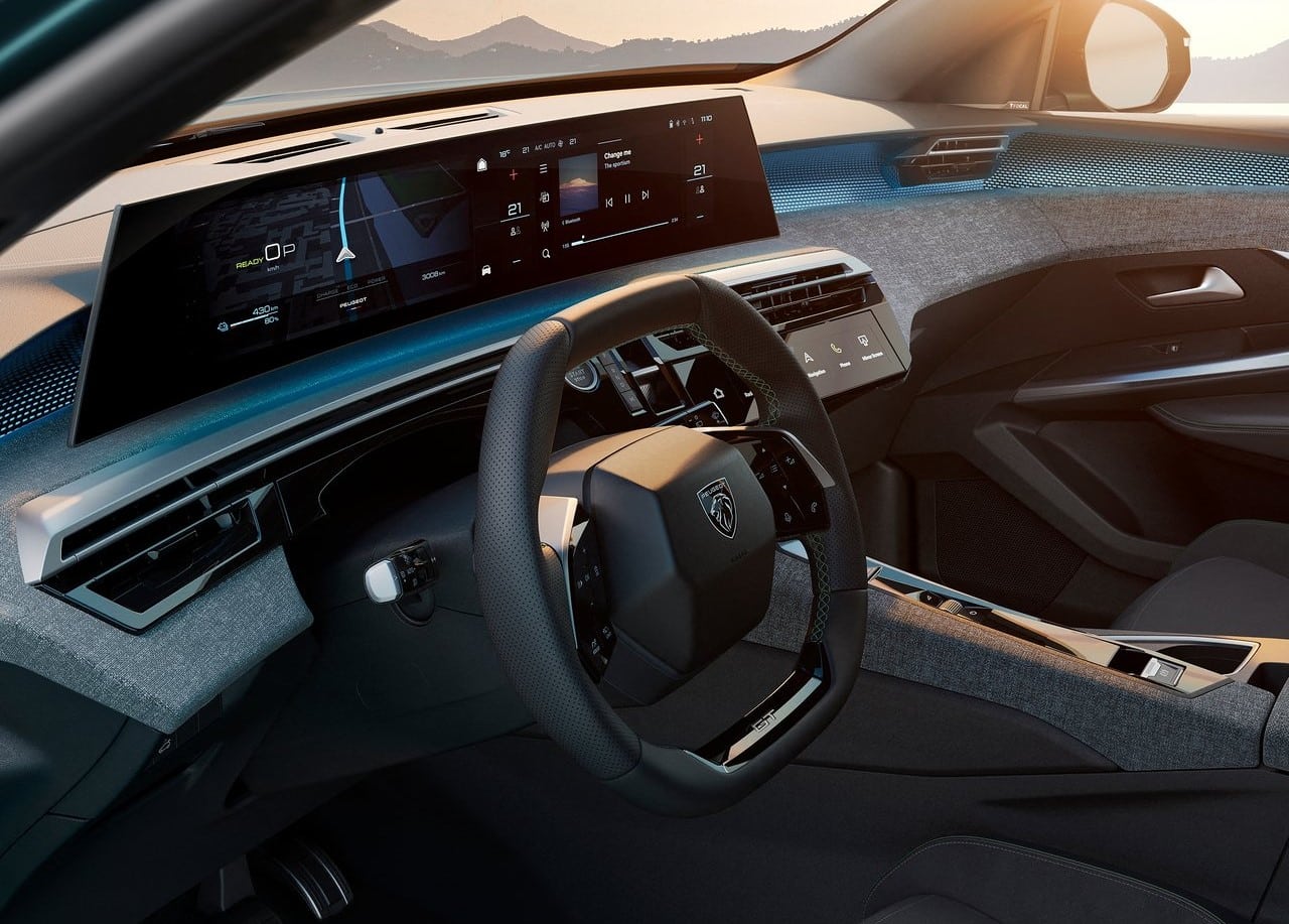 Peugeot 3008 Panoramic i-Cockpit ekran ve direksiyon görünümü