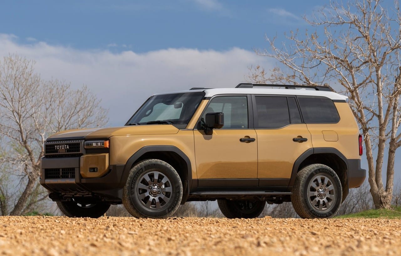 2024 Kasım Toyota Land Cruiser Prado Fiyat Listesi Ne Oldu otomobil arşiv görseli