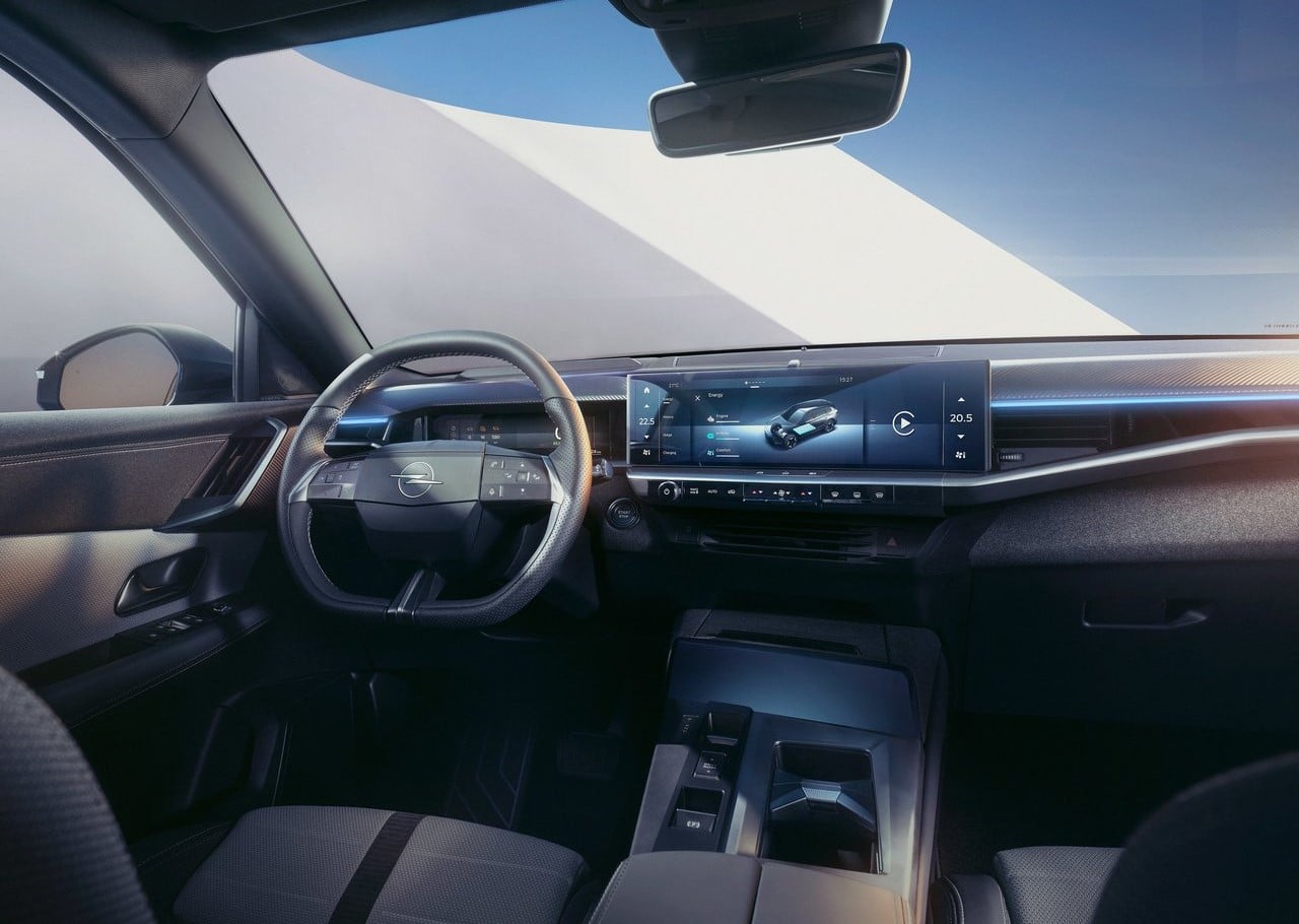Opel Grandland dijital kokpit ve merkezi ekran görünümü