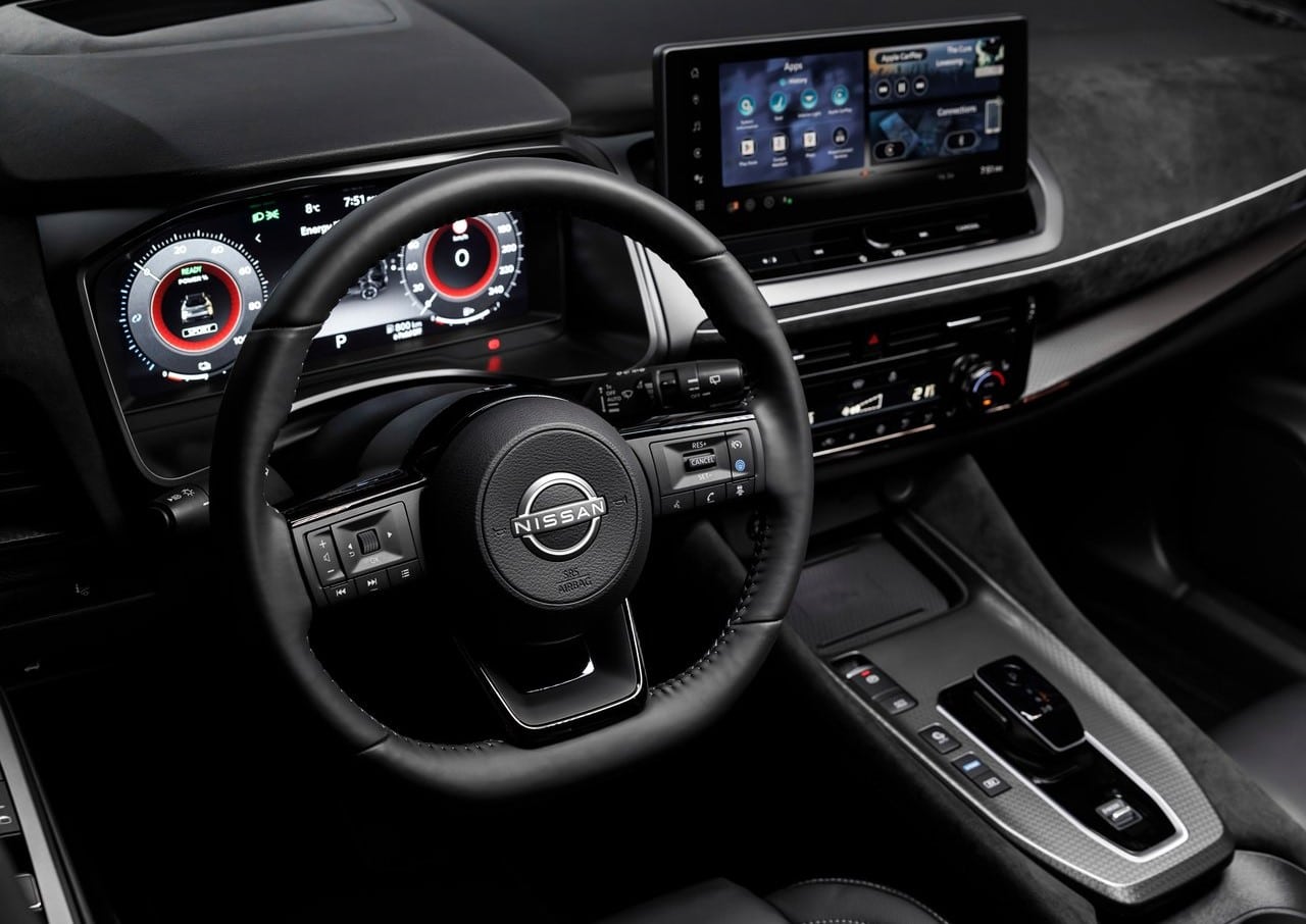 Nissan Qashqai dijital gösterge ve multimedya ekranlı sürücü kokpiti