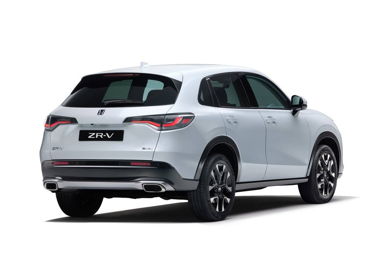 Beyaz Honda ZR-V arka gövde ve stop lambaları görünümü