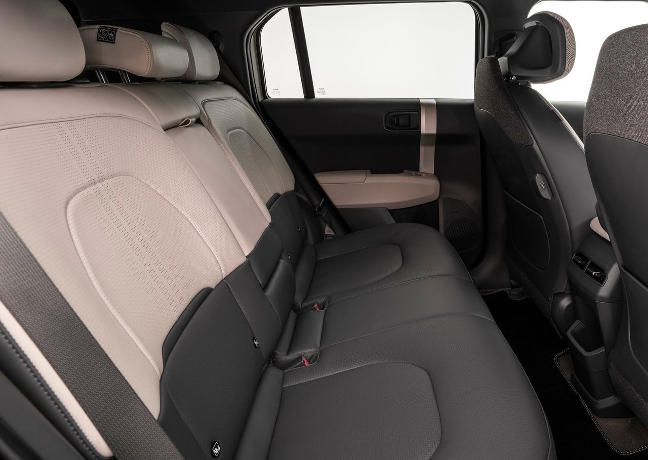 Kia EV3 arka koltuk sırası ve yolcu alanı görünümü