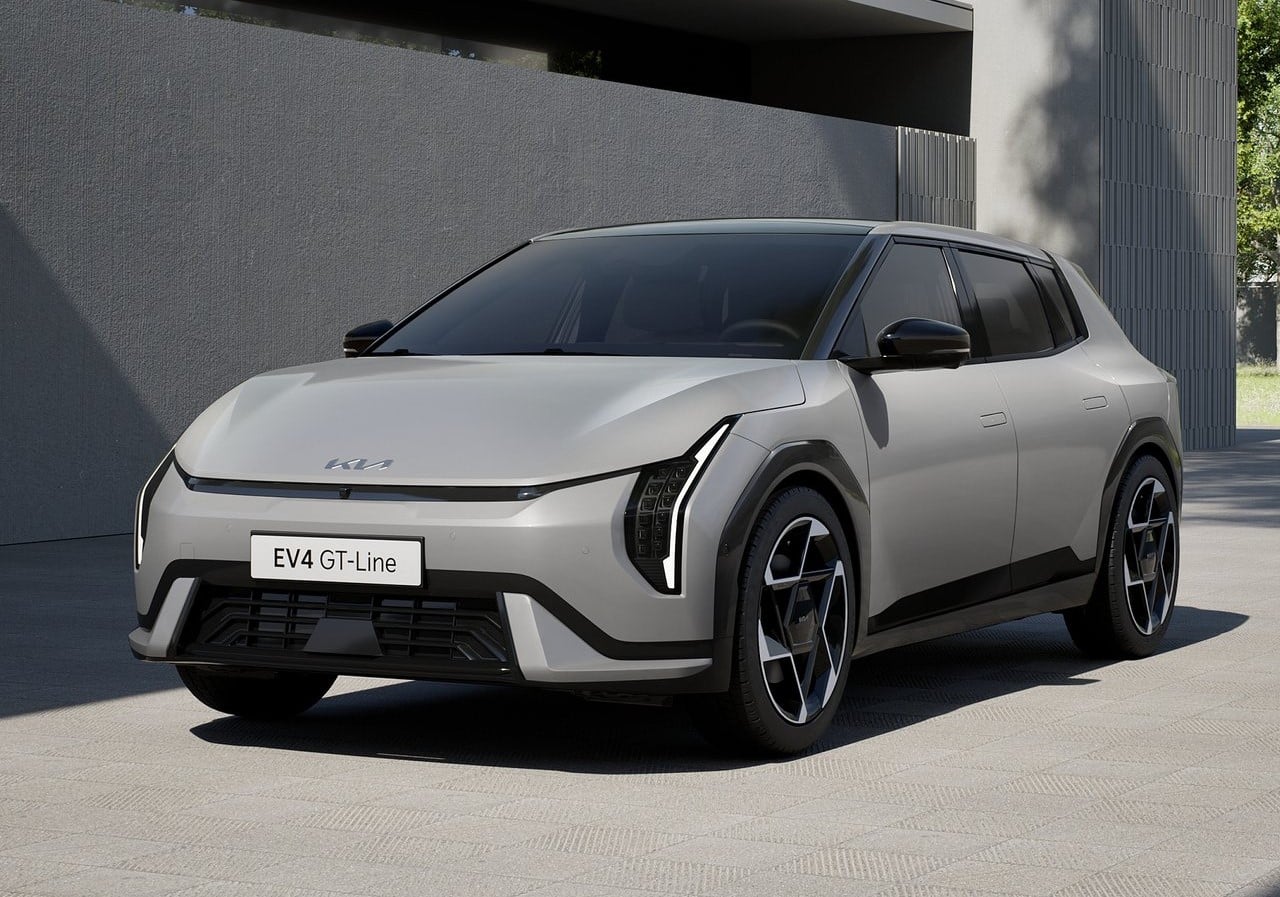 Yeni Kia EV4 GT-Line açık renk dış görünümü