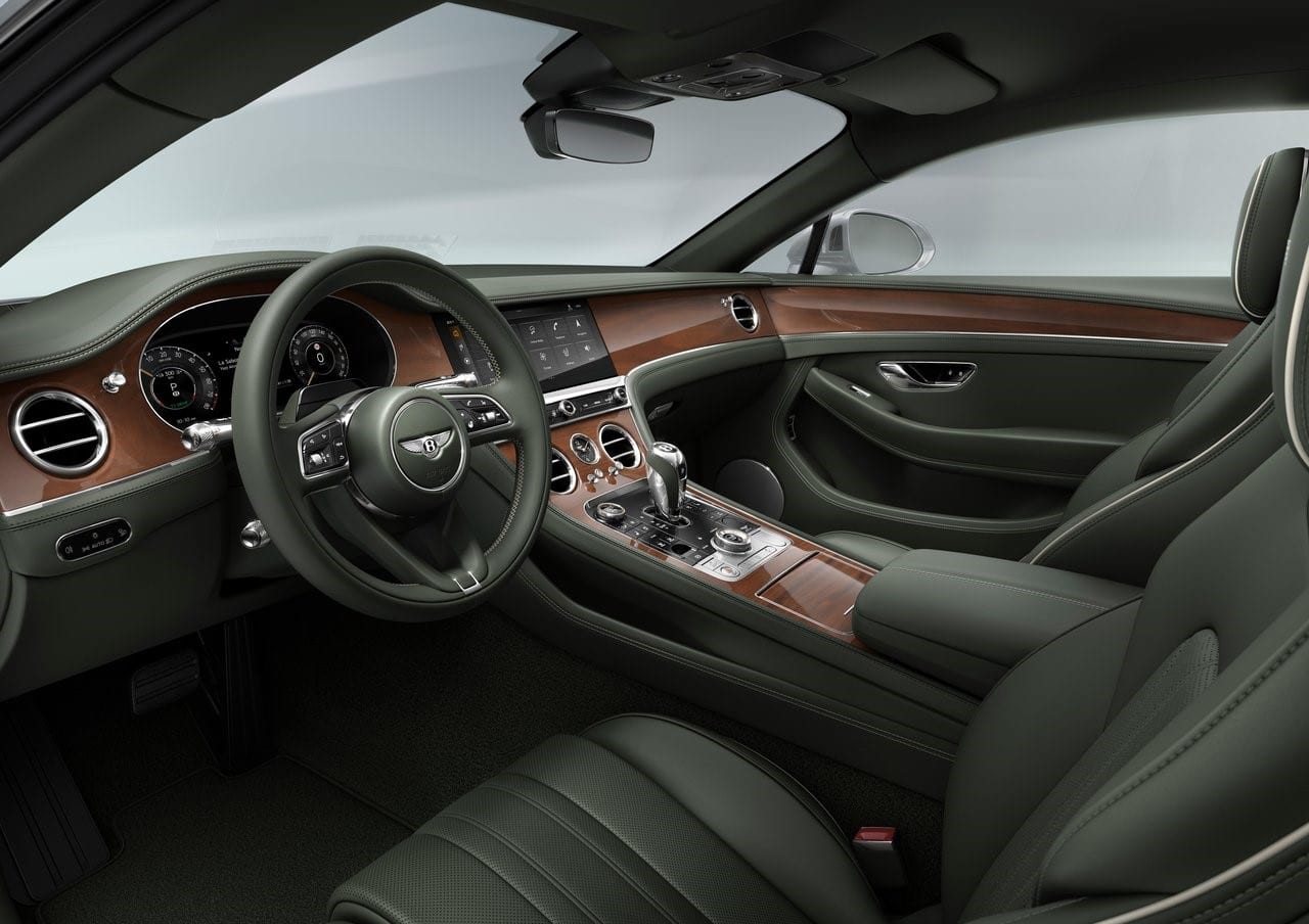 Continental GT kabininde direksiyon orta konsol ve ahşap kaplama