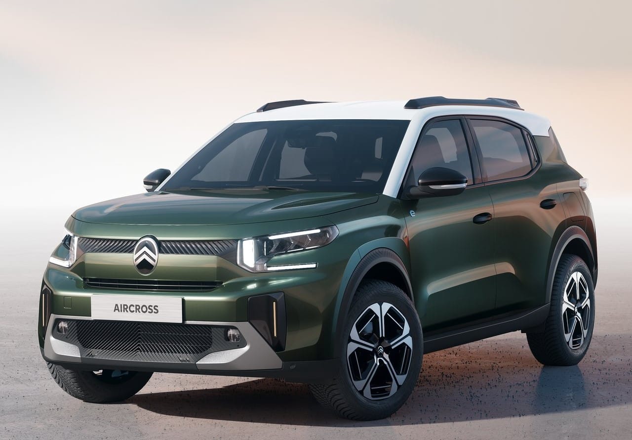Citroen C3 Aircross fiyat listesi görselinde yeşil C3 Aircross ön ve yan gövde görünümü