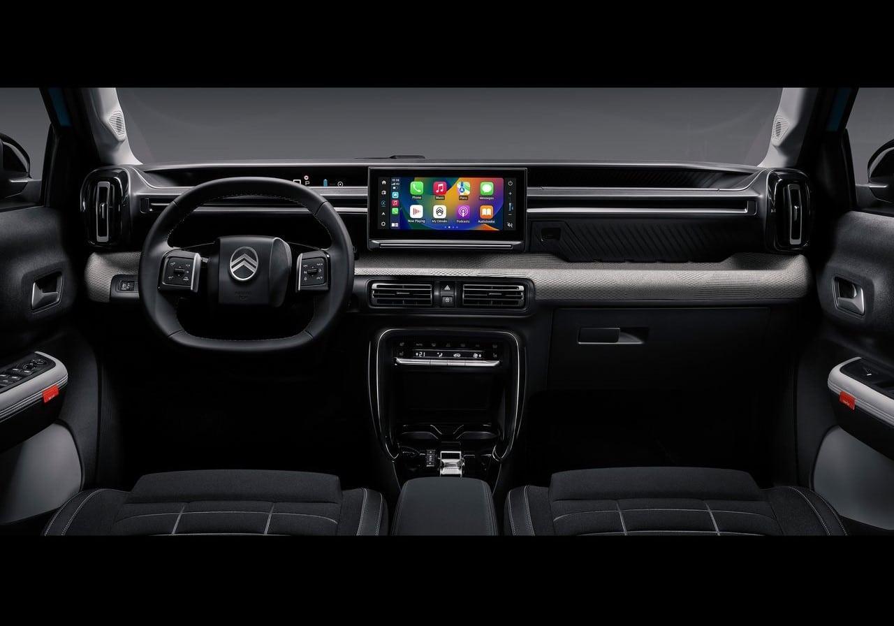 Citroen e-C3 kokpiti direksiyon ve merkezi multimedya ekranı